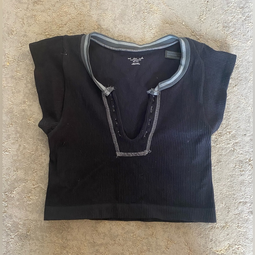 Black size xs urban out fitters crop top